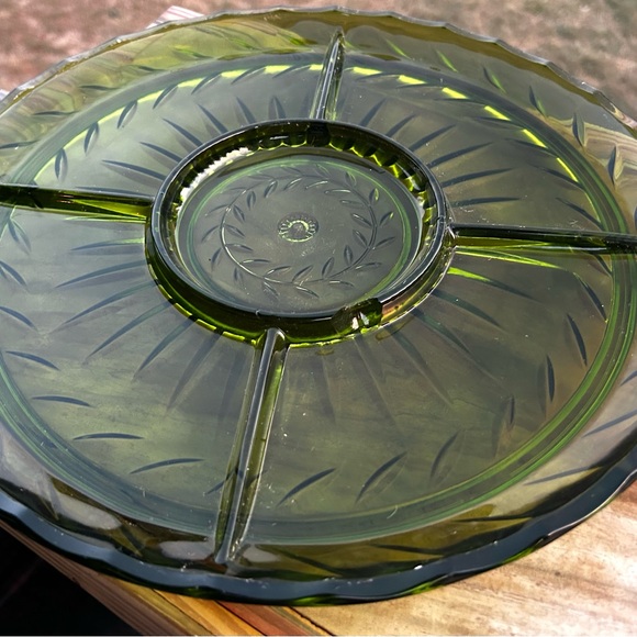 Vintage Indiana Glass Co. Avocado Green Veggie Platter Mid Century - Picture 6 of 8